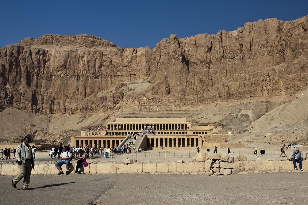 Inside the Valley of the Kings: Exploring Egypts Royal Tombs
