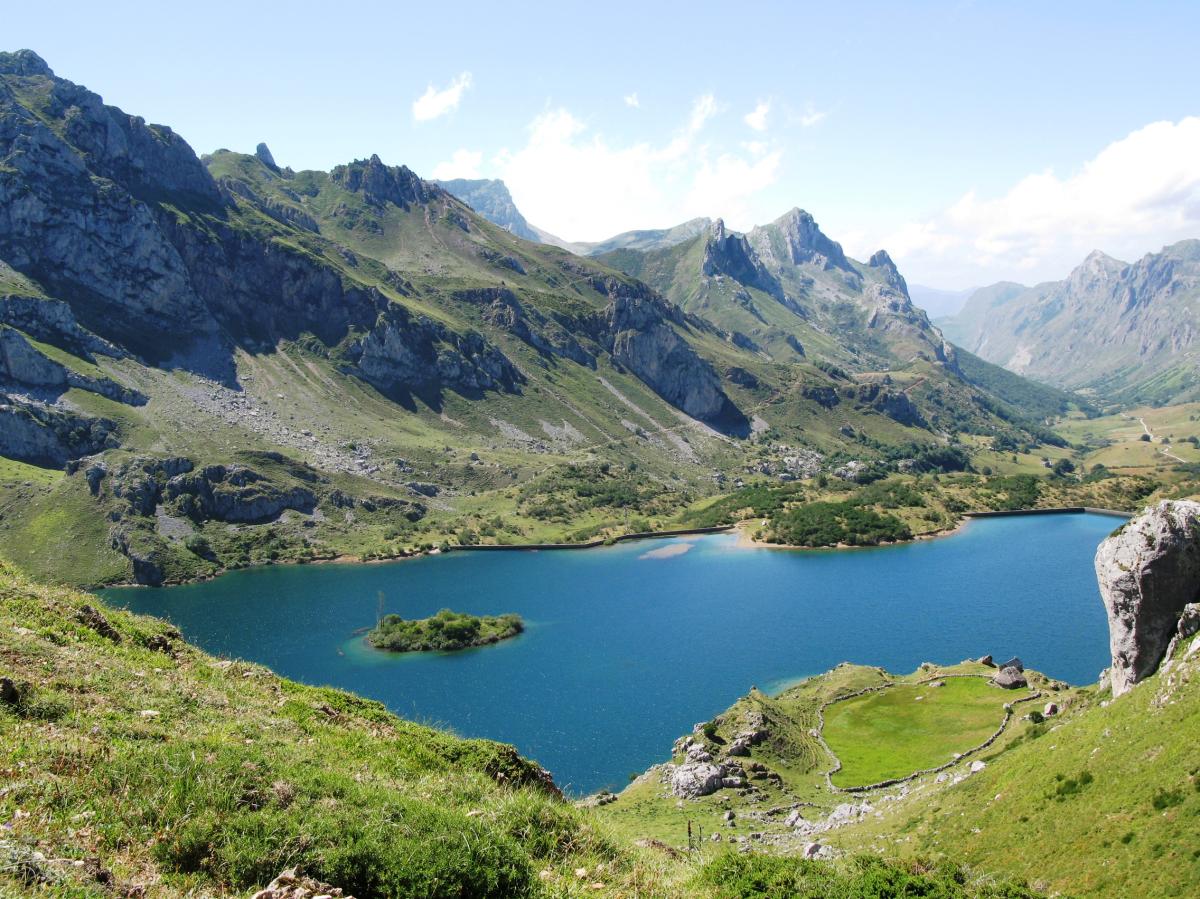 The best hiking trails and natural parks in Spain for outdoor lovers