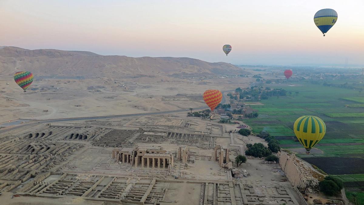 Soaring Above Luxor: Hot Air Ballooning Over the Nile