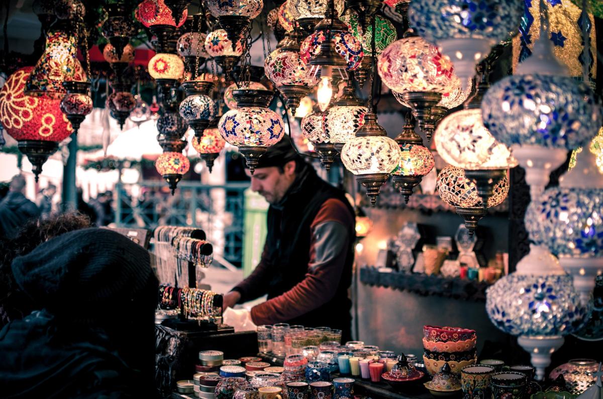 Exploring the Enchanting Khan al-Khalili Bazaar in Cairo