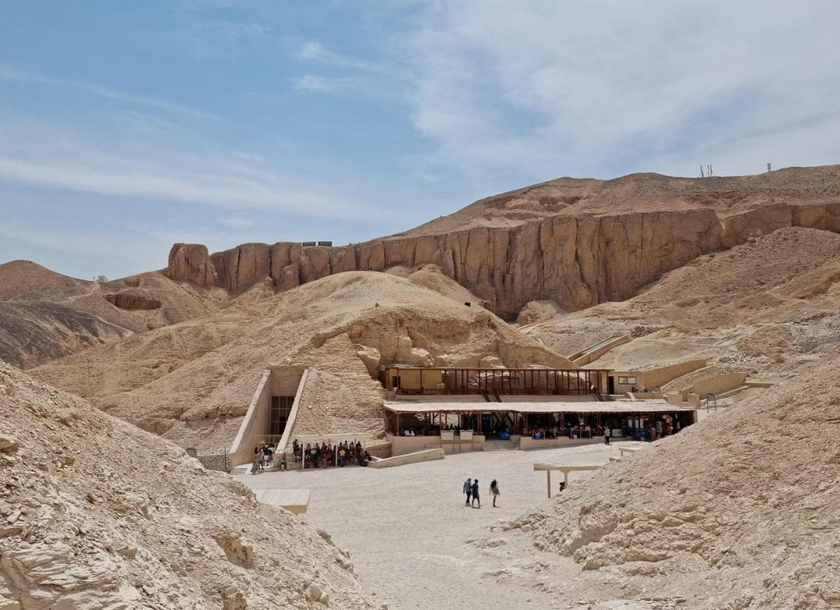 From Monumental Beacons to Hidden Valleys: The Pharaohs Shift in Burial Strategy